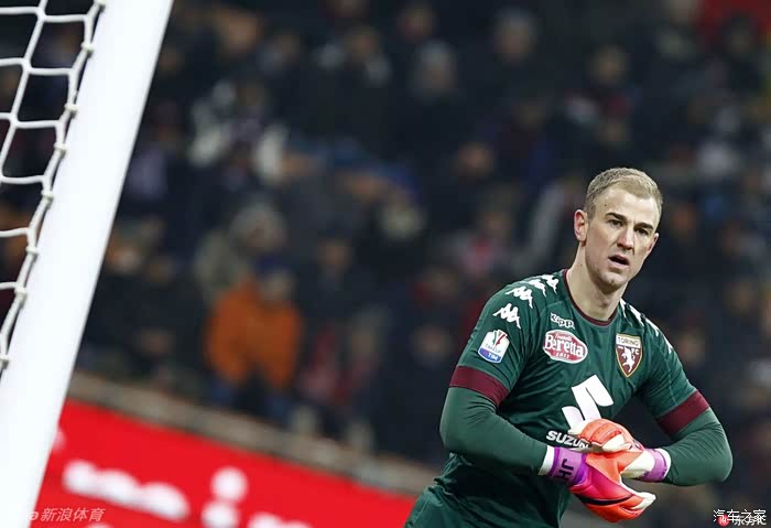 铃木广告打到意甲及杯赛了,英格兰国家队主力门将joe hart.