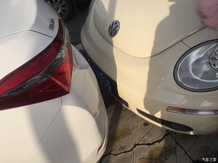 被女司机追尾了