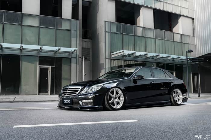 【图】羡慕大家都在提新车(213),我还是发下我的老款照哈~_奔驰e级