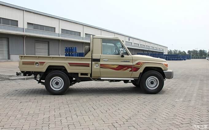 下面在来几张 单排的 丰田lc79图片 给大家过过瘾,哈哈  .