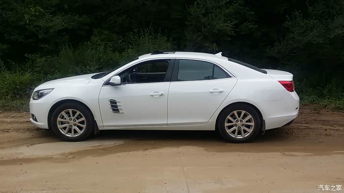 开着大块头迈锐大宝走上那么一走