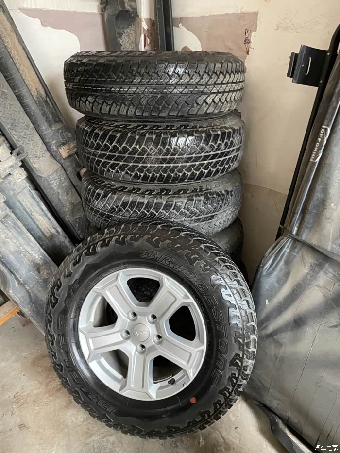 出售2019款牧马人原厂轮胎轮毂