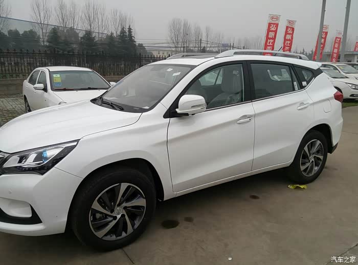 今天提车比亚迪宋15手尊白色