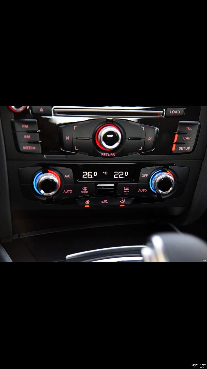 请问个运版中控的 menu 键在哪