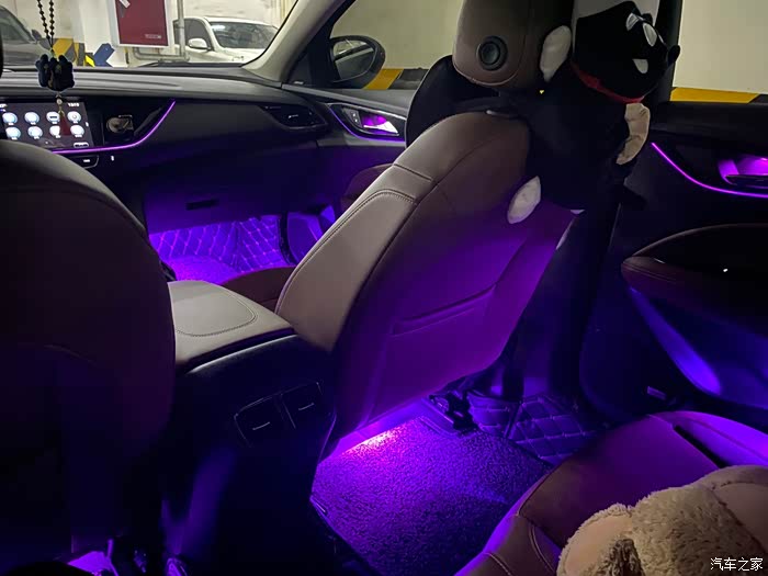 18款君威1.5t豪华版加装后排氛围灯