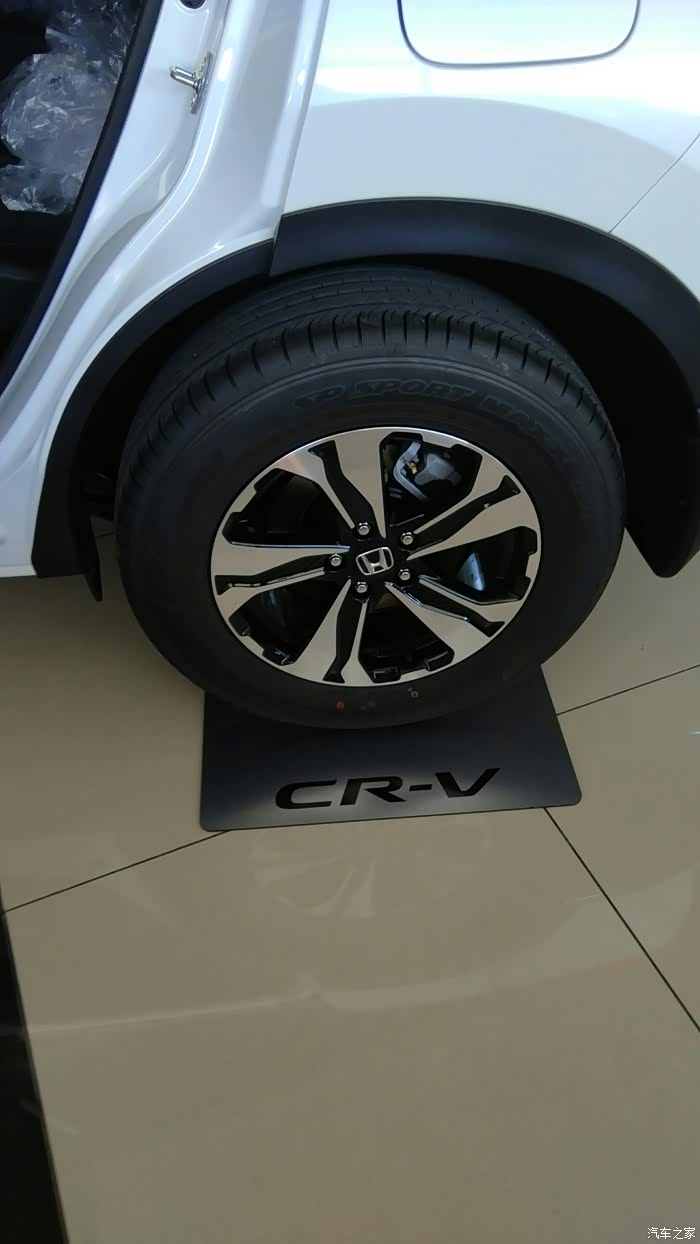 谁有crv新款的17寸轮毂照片发给我看看谢谢