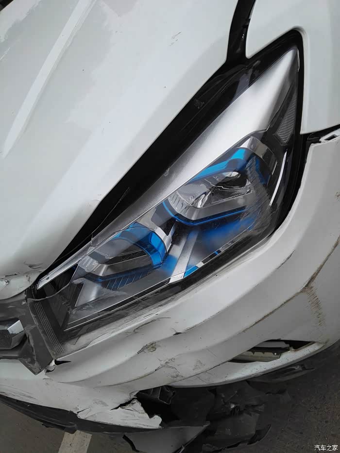 长安cs75车祸视频再次验证75完胜虐死丰田