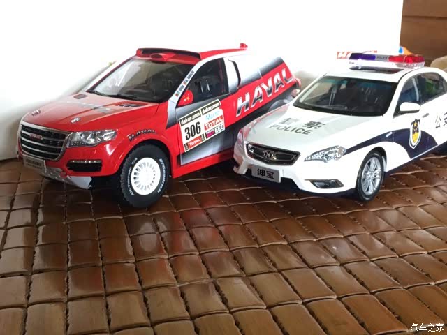 支持论坛警车陪同达喀尔赛车出赛