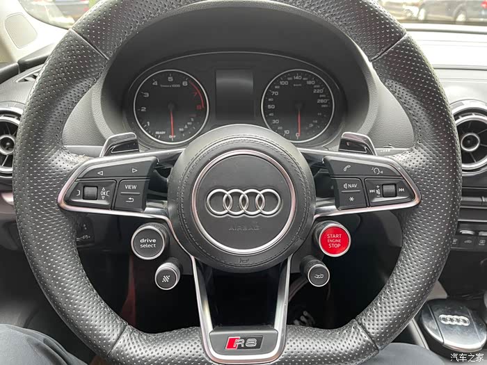 出奥迪r8四键方向盘
