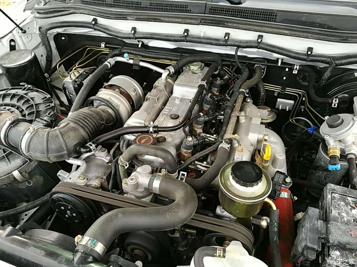 发动机舱是可以洗的 电线啥的都是做过防水处理的.