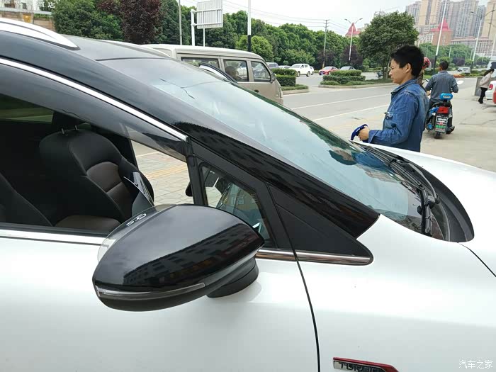 挑灯夜战,gs贴膜,悬浮车顶等改装作业_帝豪gs论坛_汽车之家论坛