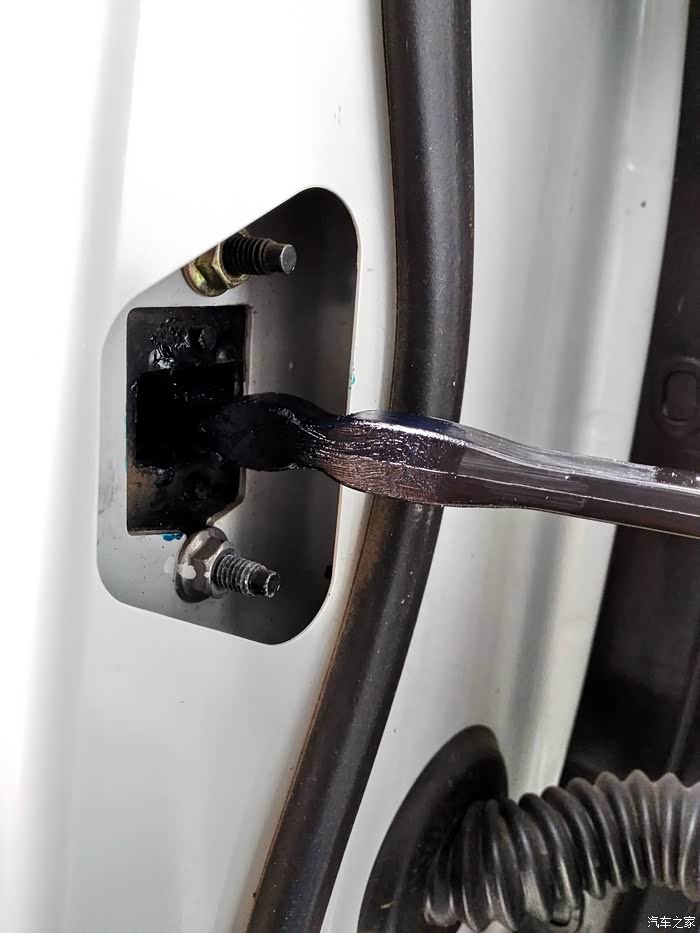 车门限位器润滑保养