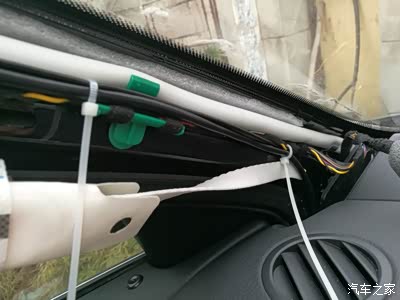检查下你a柱里的气囊吧!速腾a柱拆解,异响排除,记录仪正确布线