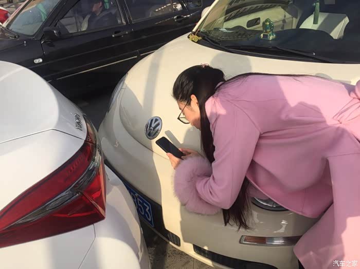 被女司机追尾了