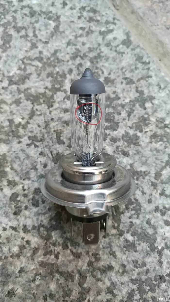 2011款旧polo更换大灯灯泡作业