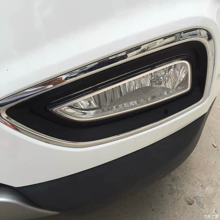 左右雾灯 带镀烙  上档次