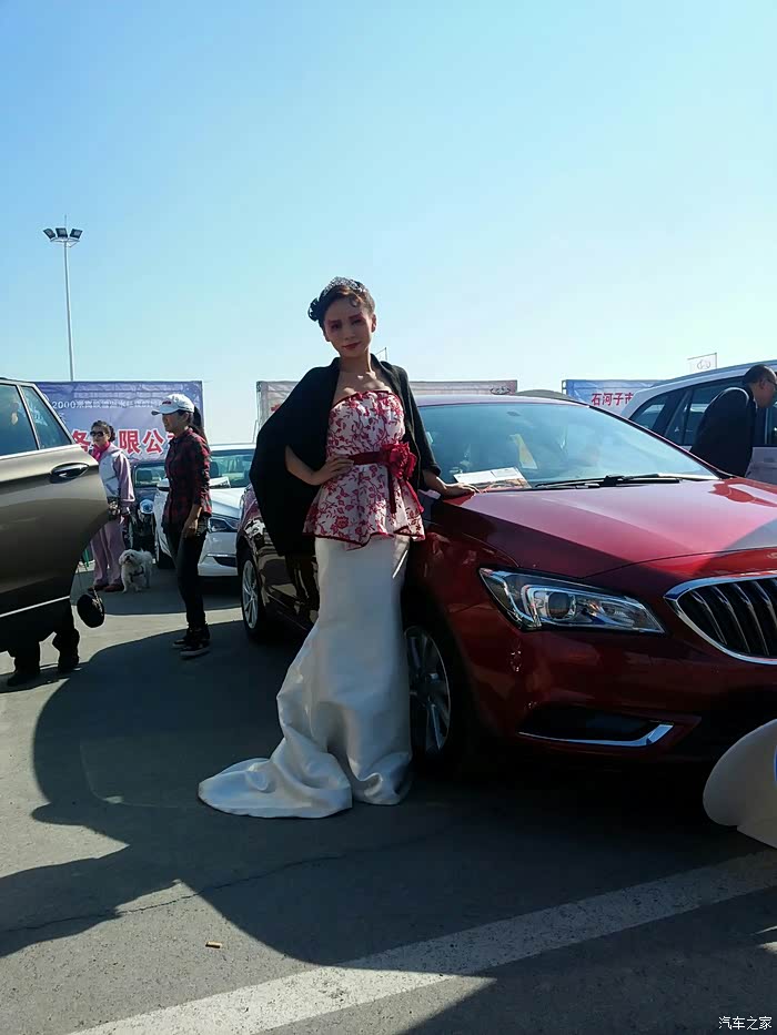 石河子十一车展看美女