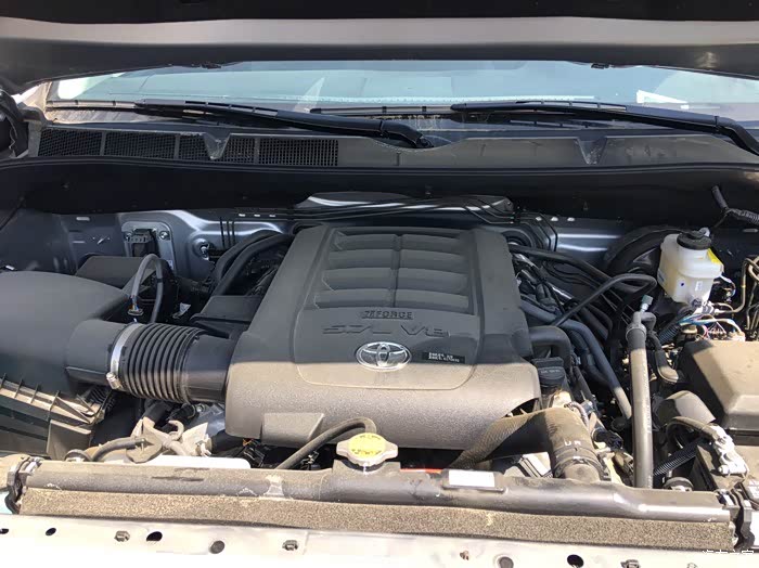 丰田酷路泽4600和5700两款v8发动机介绍