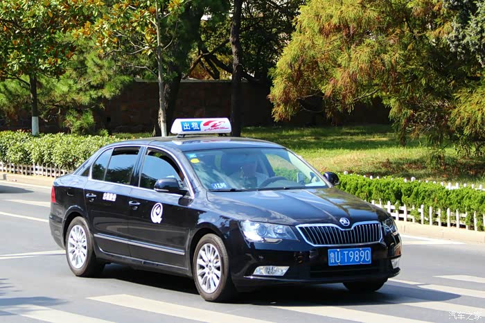 青岛新速派出租车路上随拍