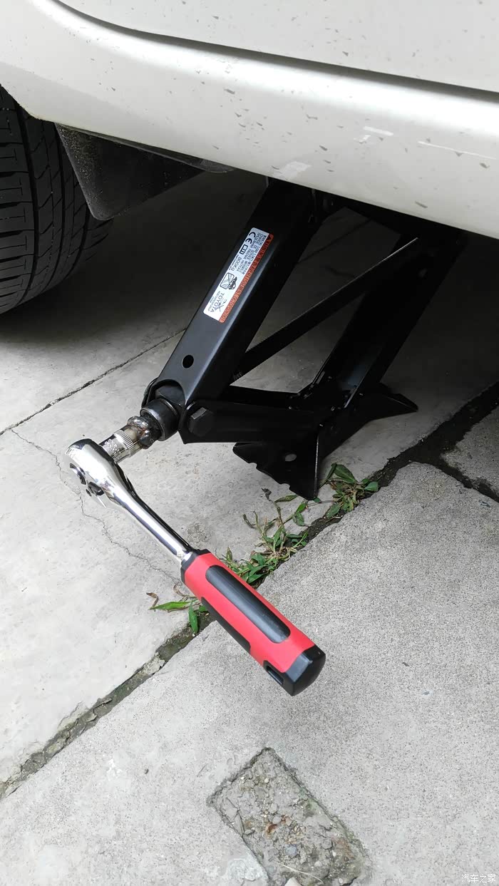 改造车载千斤顶花费较少效果超好