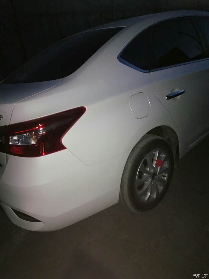 新款轩逸尊享珠光白车身色差