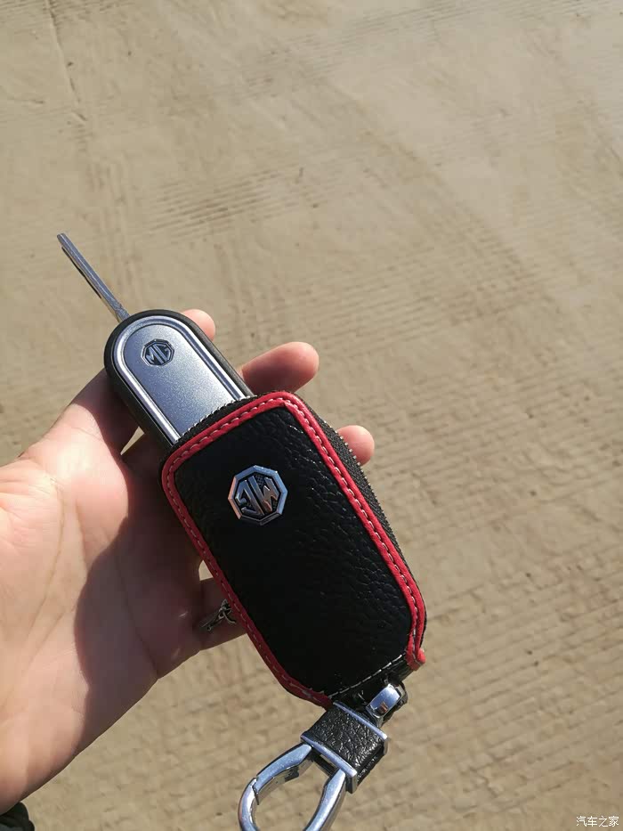 这  钥匙,专门给买一个名爵钥匙包,老婆杰作.