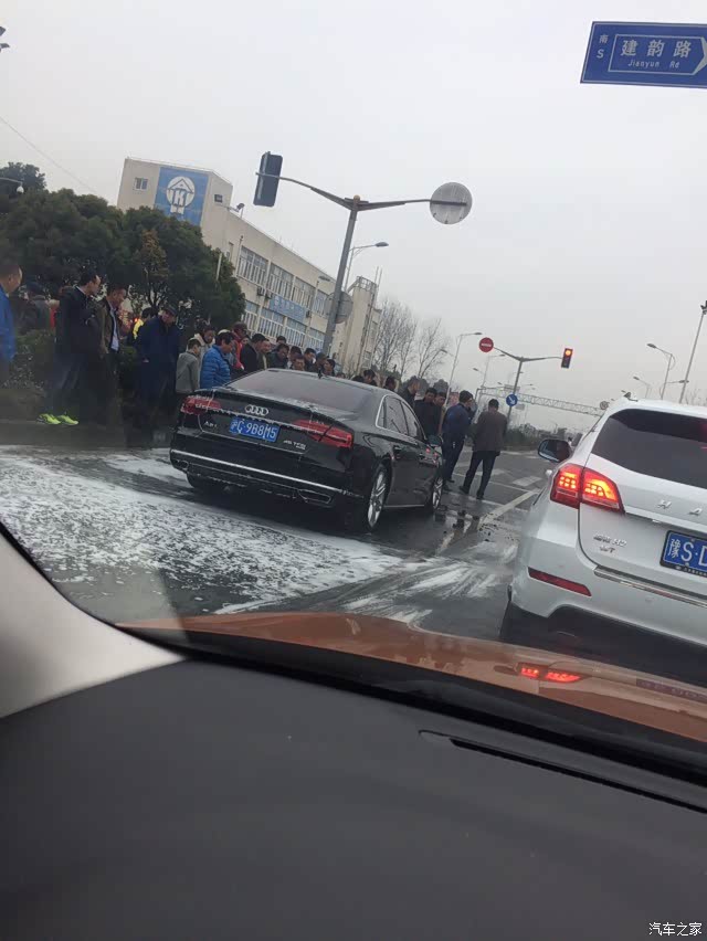 周祝公路过沪南公路100米奥迪自然!