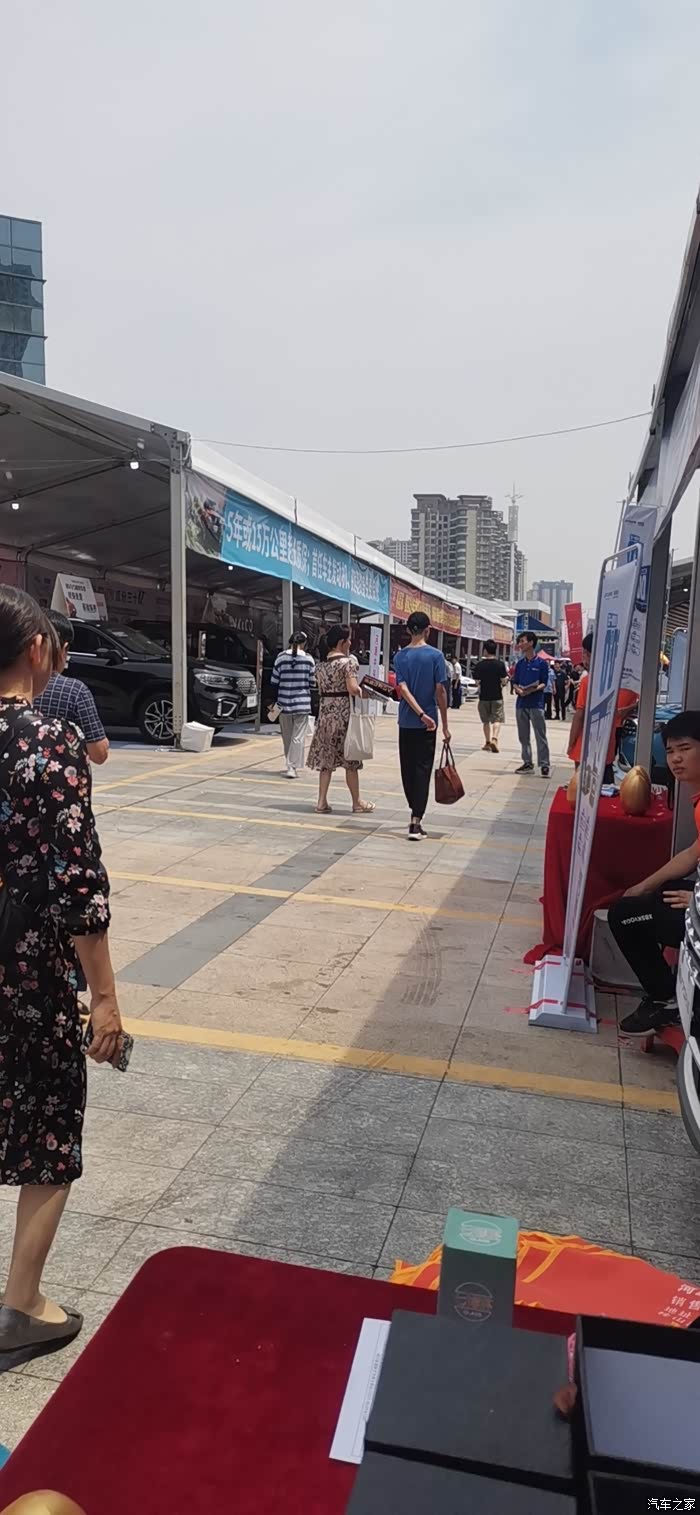 河源坚基购物中心车展现场,看车模,不香吗?