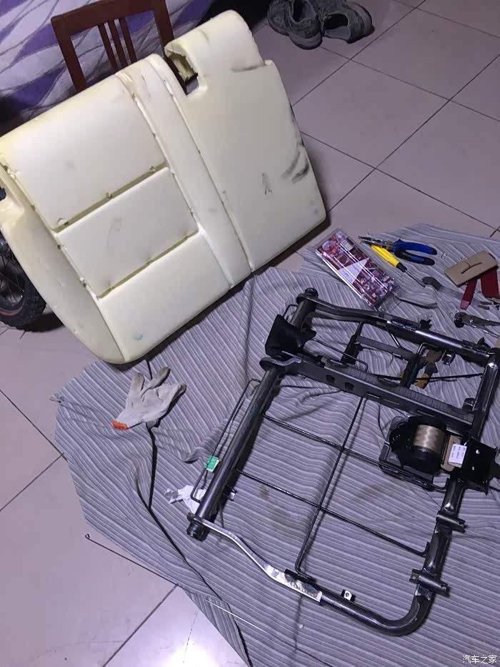 923 | 回复: 9 五菱宏光论坛 s1尊享加装第三排中间头枕沙发发表于