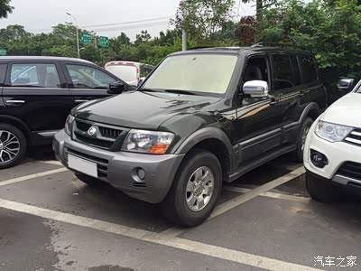 门口猎豹v73过没见挂菱标挂猎豹标 估计那些零件都菱提供吧~ 见没有