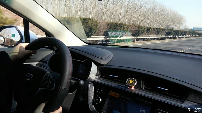 第一次坐在副驾,坐车要比开车舒服,感觉