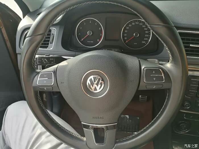 仪表盘也乾净整洁.