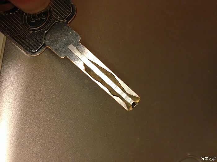 26楼的钥匙才是超b级. 看我家的.这种才是超b级.