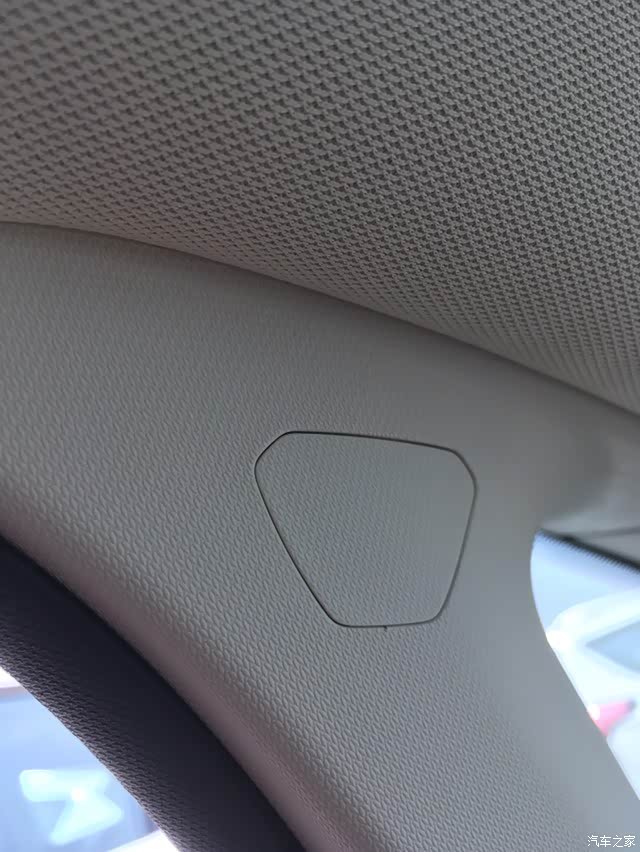 帮忙看看这个是17款的车的后排安全气帘吗