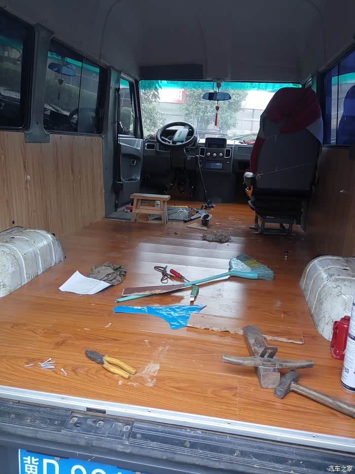 依维柯得意简易功能床车改装