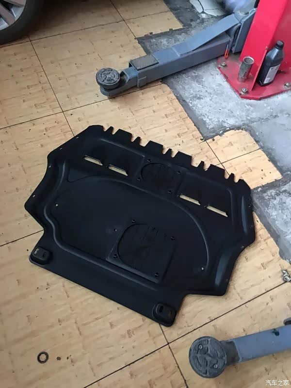 迈腾有金属底盘护板吗