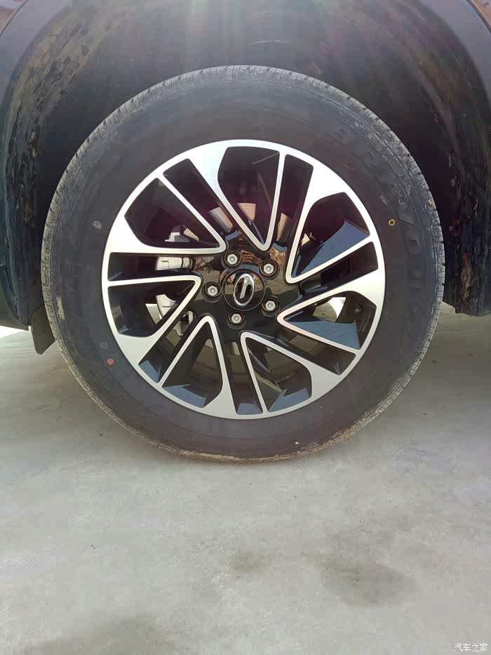 方向盘左偏一点