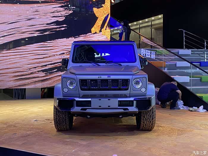 bj80探月版,这个银灰色太帅了