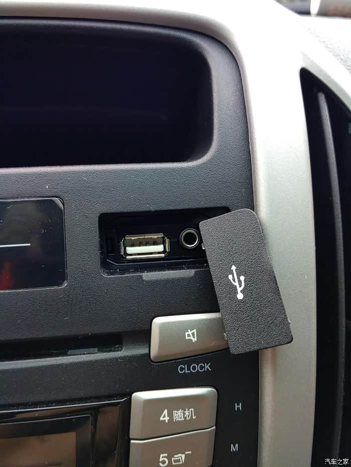 15款比亚迪f3的aux插孔在哪里