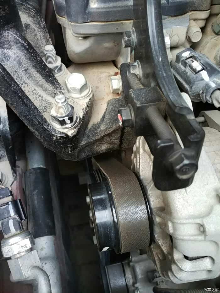 2012款朗动手领发电机皮带轮处漏油有谁遇到过啊!