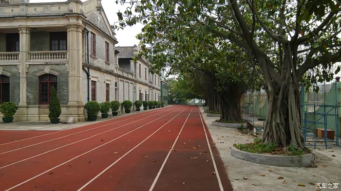 它位于开平市风采中学校区内