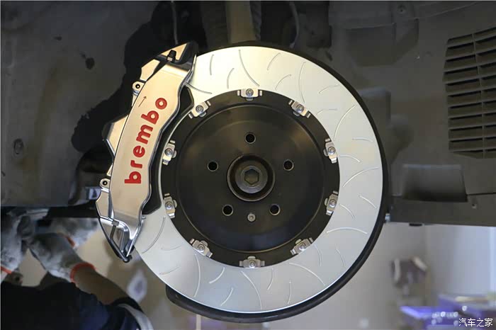 绝对猛兽v8t奥迪rs7升级brembogtr刹车系统