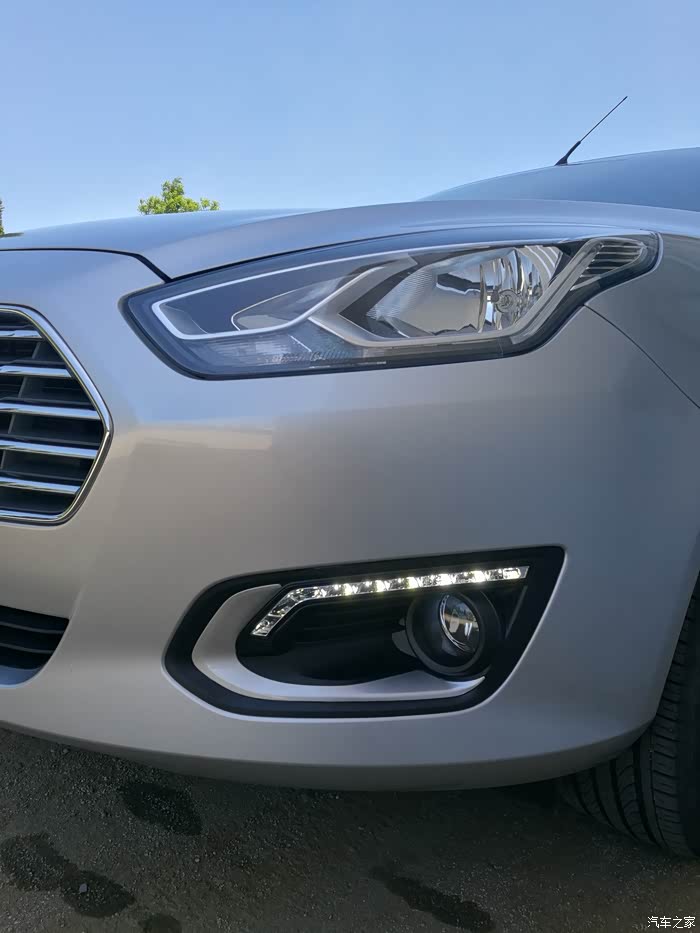 原厂日行灯更换完成