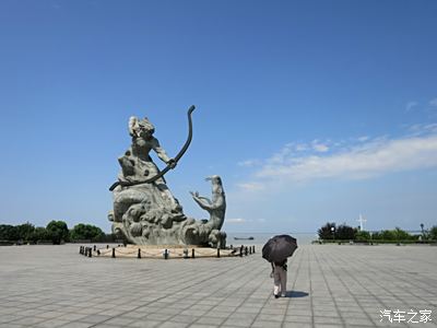 夜晚的巴陵廣場