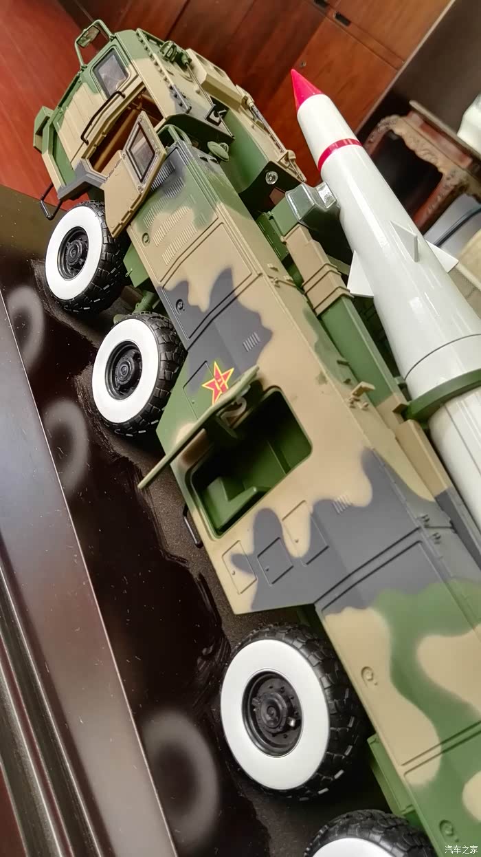 东风15地对地导弹发射车模型