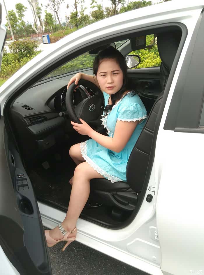 花爆之乡江西万载—媳妇做车模