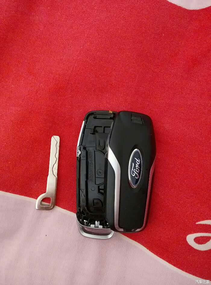 就是电子钥匙里面的机械钥匙,怎么插都插不进去