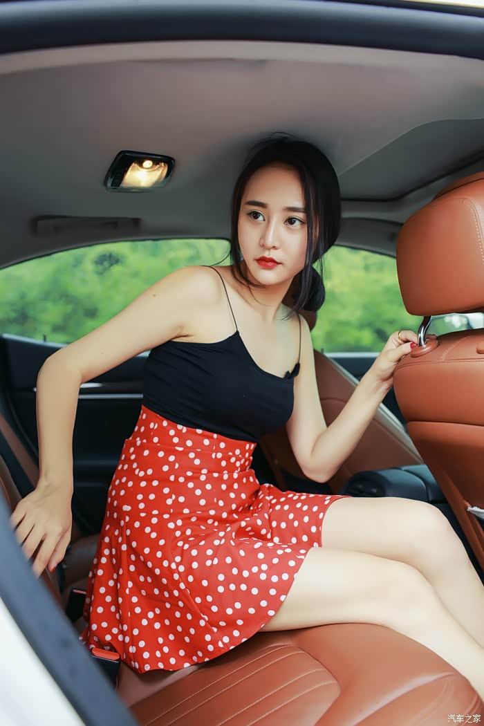 媳妇儿当车模玛莎拉蒂吉博力