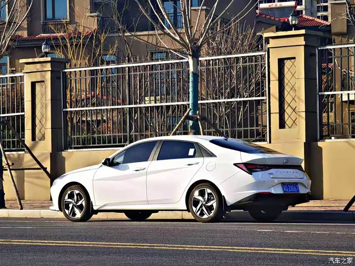 伊兰特初体验报告15l精英款白色黑顶提上日程