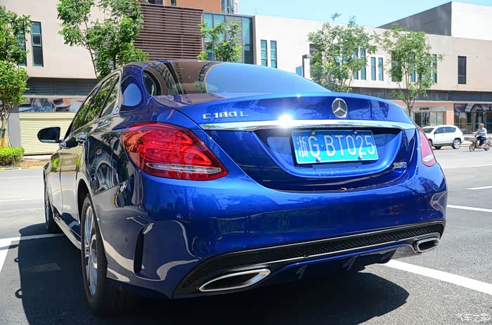 奔驰c180l宝蓝色提车作业